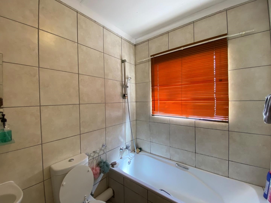 To Let 2 Bedroom Property for Rent in Kosmosdal Gauteng