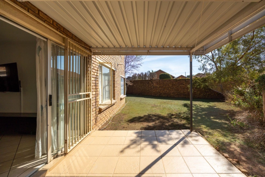 2 Bedroom Property for Sale in Willow Park Manor Gauteng