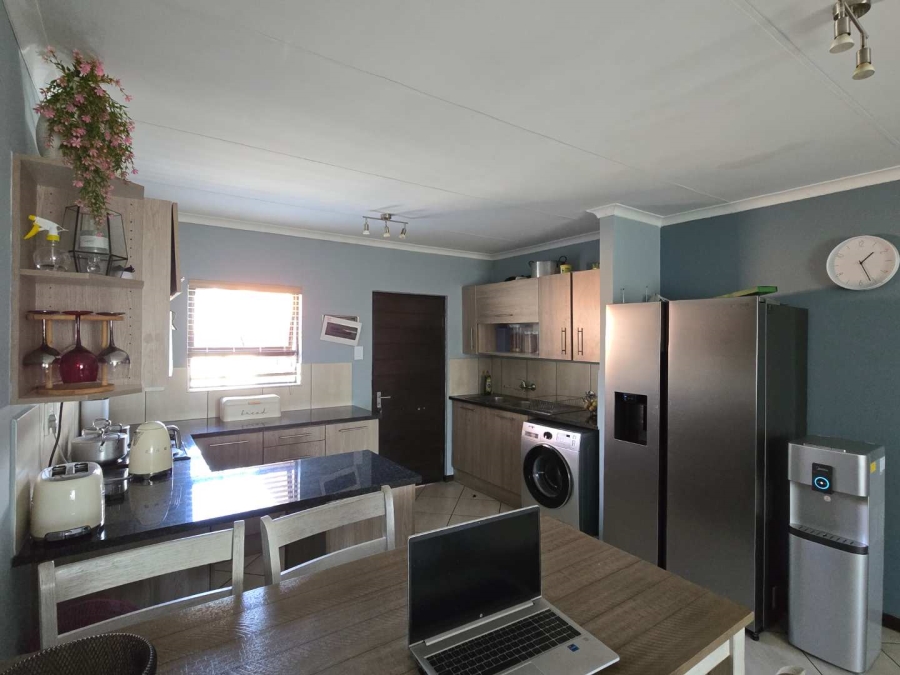 2 Bedroom Property for Sale in The Reeds Gauteng