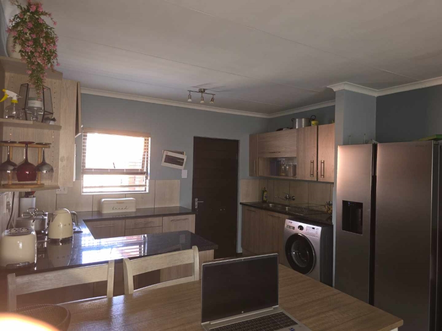2 Bedroom Property for Sale in The Reeds Gauteng