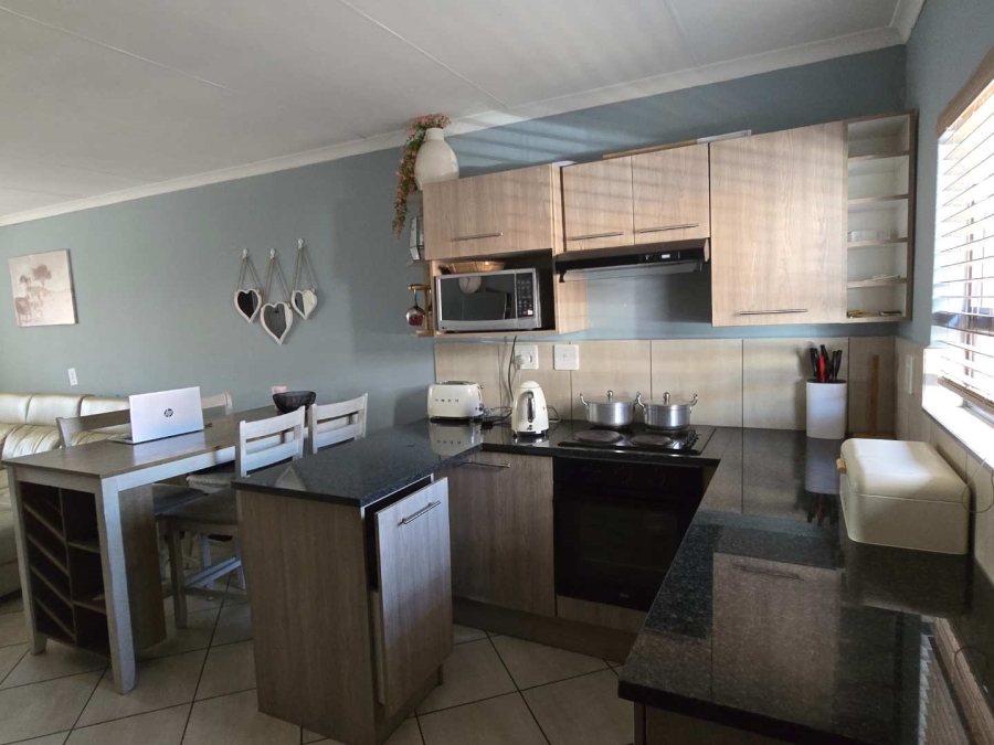 2 Bedroom Property for Sale in The Reeds Gauteng