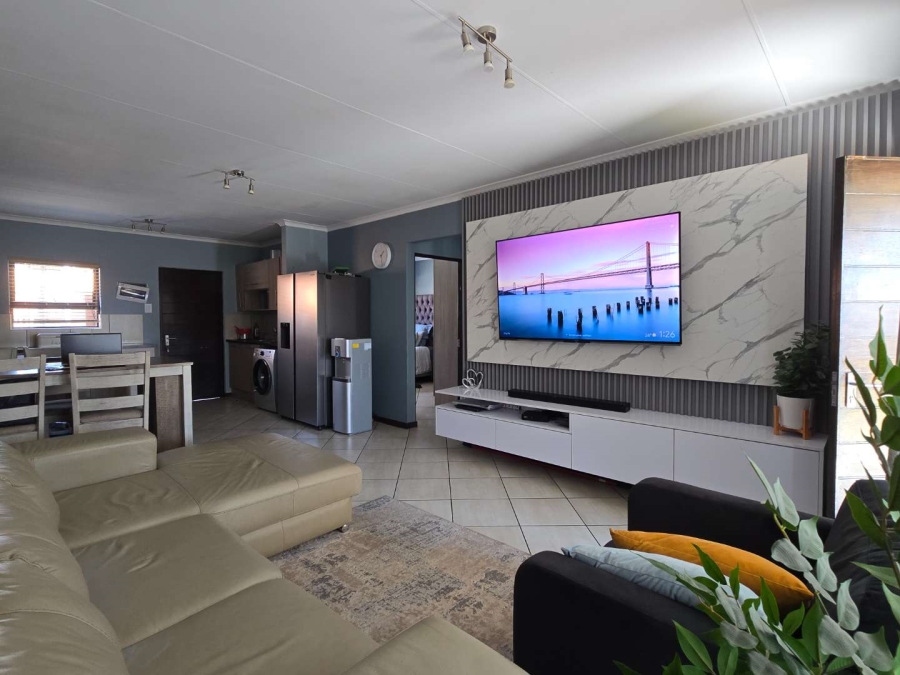2 Bedroom Property for Sale in The Reeds Gauteng