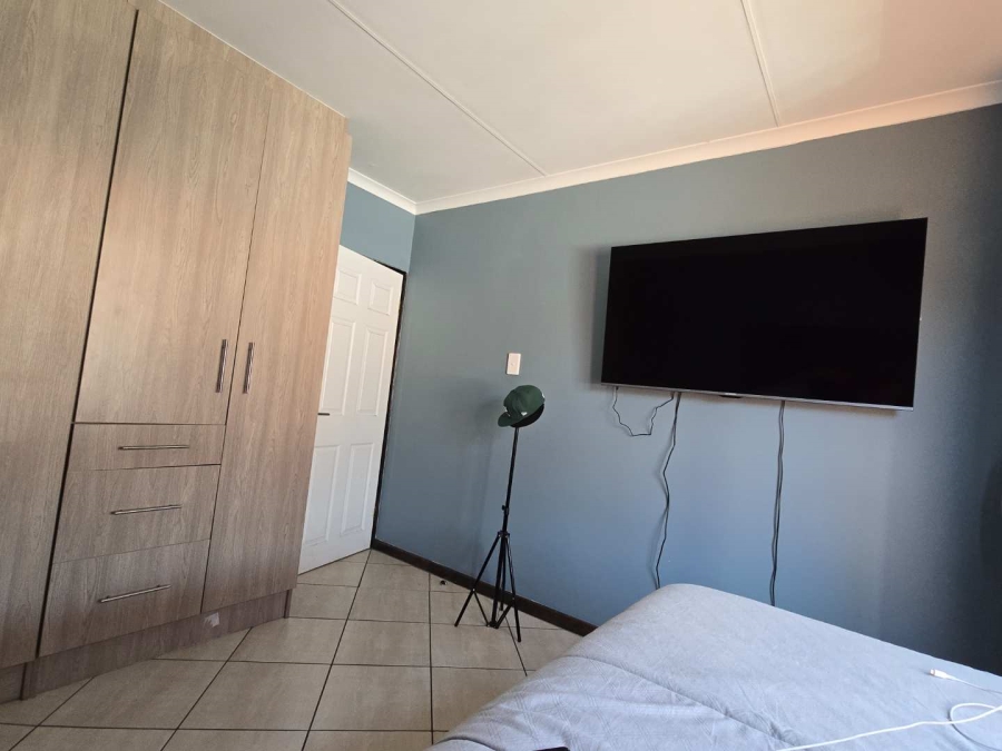 2 Bedroom Property for Sale in The Reeds Gauteng