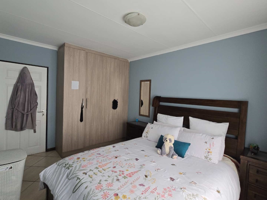 2 Bedroom Property for Sale in The Reeds Gauteng