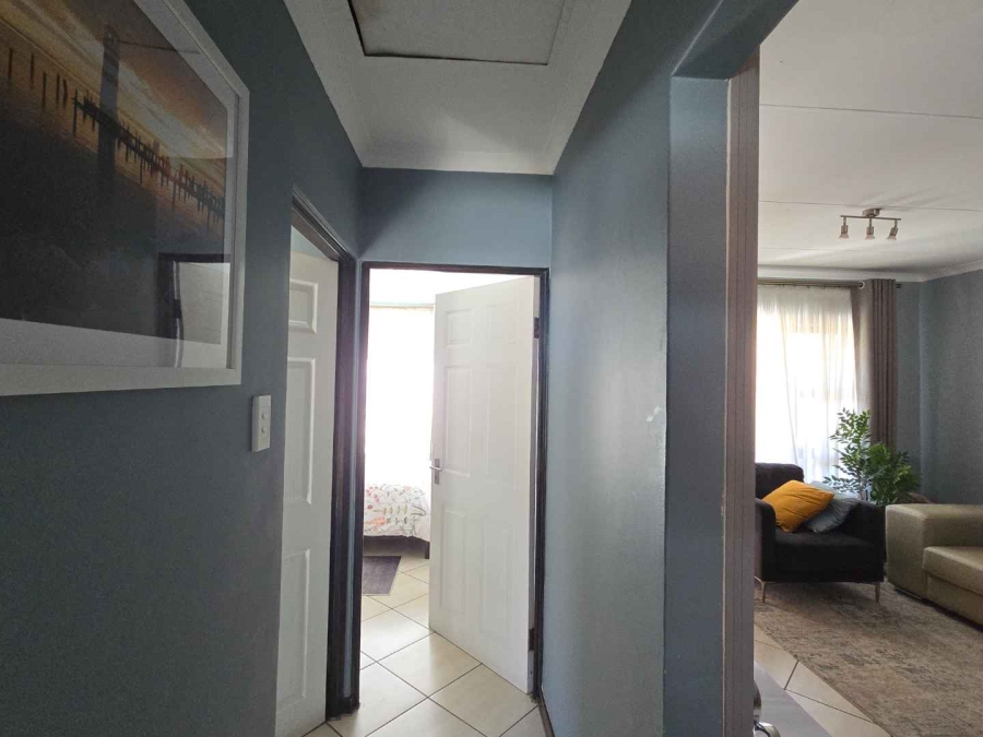 2 Bedroom Property for Sale in The Reeds Gauteng