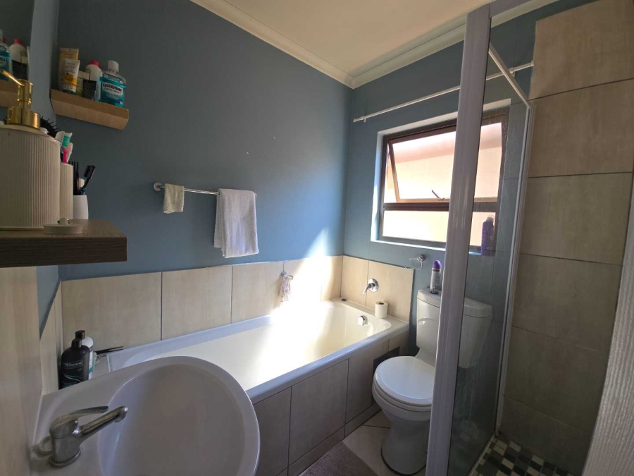 2 Bedroom Property for Sale in The Reeds Gauteng