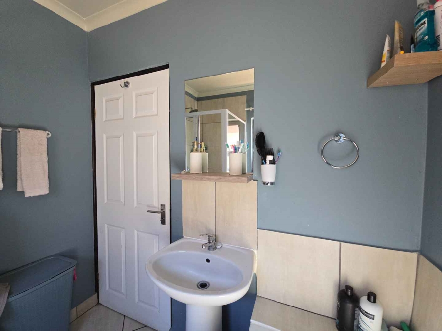 2 Bedroom Property for Sale in The Reeds Gauteng