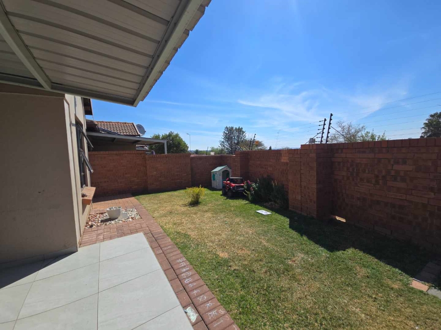 2 Bedroom Property for Sale in The Reeds Gauteng