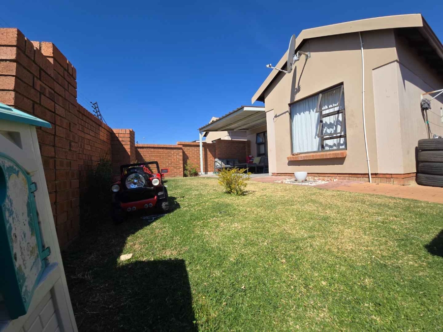 2 Bedroom Property for Sale in The Reeds Gauteng