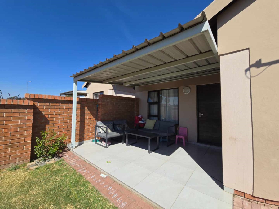 2 Bedroom Property for Sale in The Reeds Gauteng