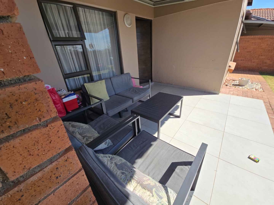 2 Bedroom Property for Sale in The Reeds Gauteng