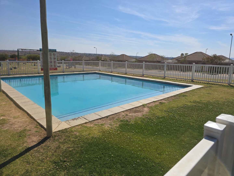 2 Bedroom Property for Sale in The Reeds Gauteng