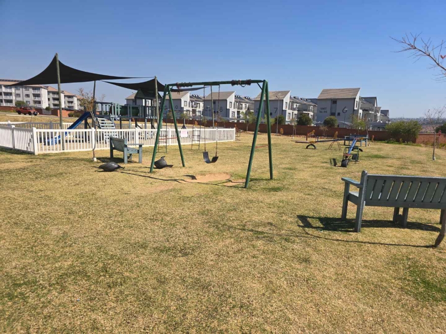 2 Bedroom Property for Sale in The Reeds Gauteng