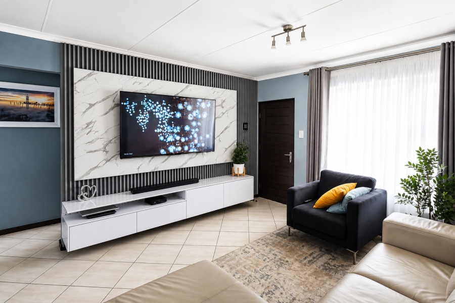 2 Bedroom Property for Sale in The Reeds Gauteng