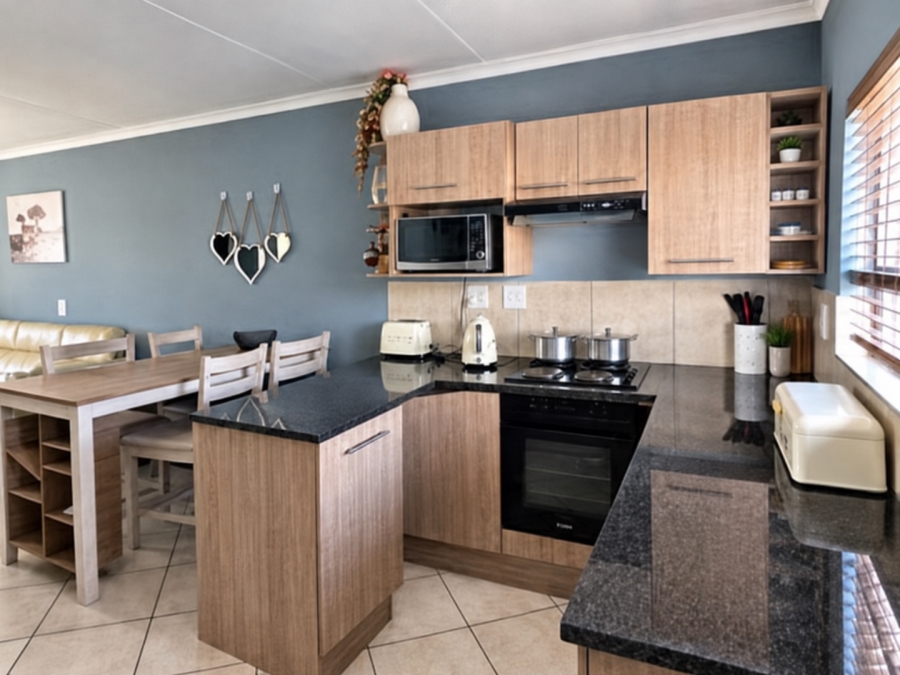 2 Bedroom Property for Sale in The Reeds Gauteng