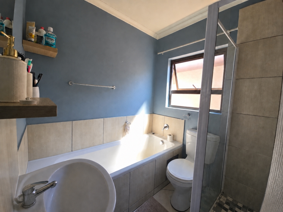 2 Bedroom Property for Sale in The Reeds Gauteng