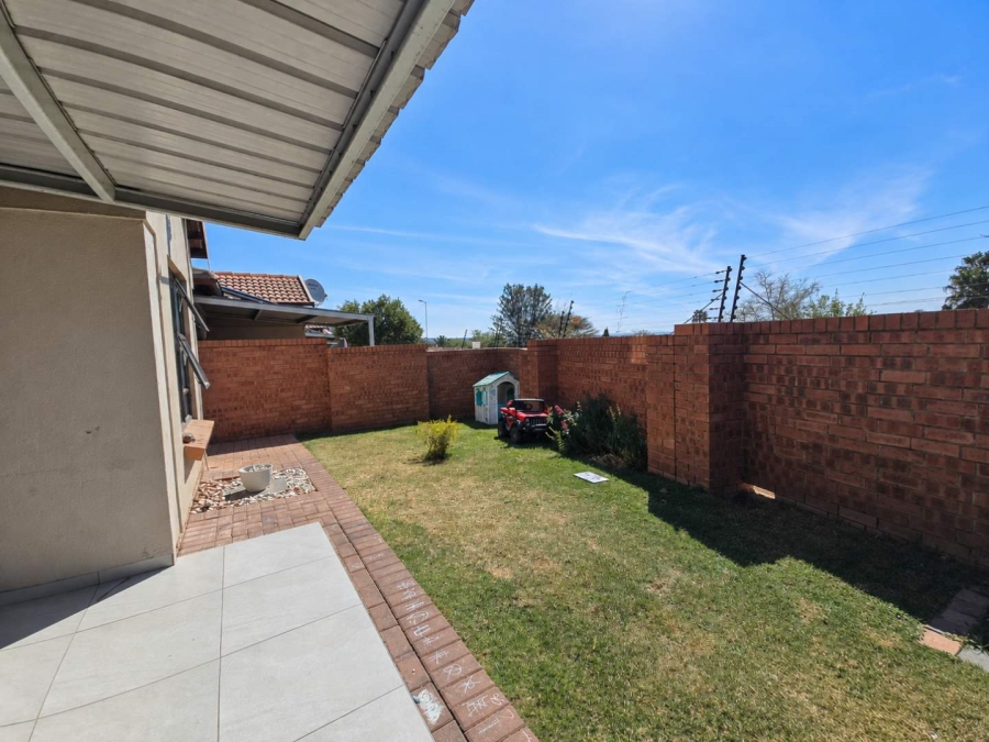 2 Bedroom Property for Sale in The Reeds Gauteng