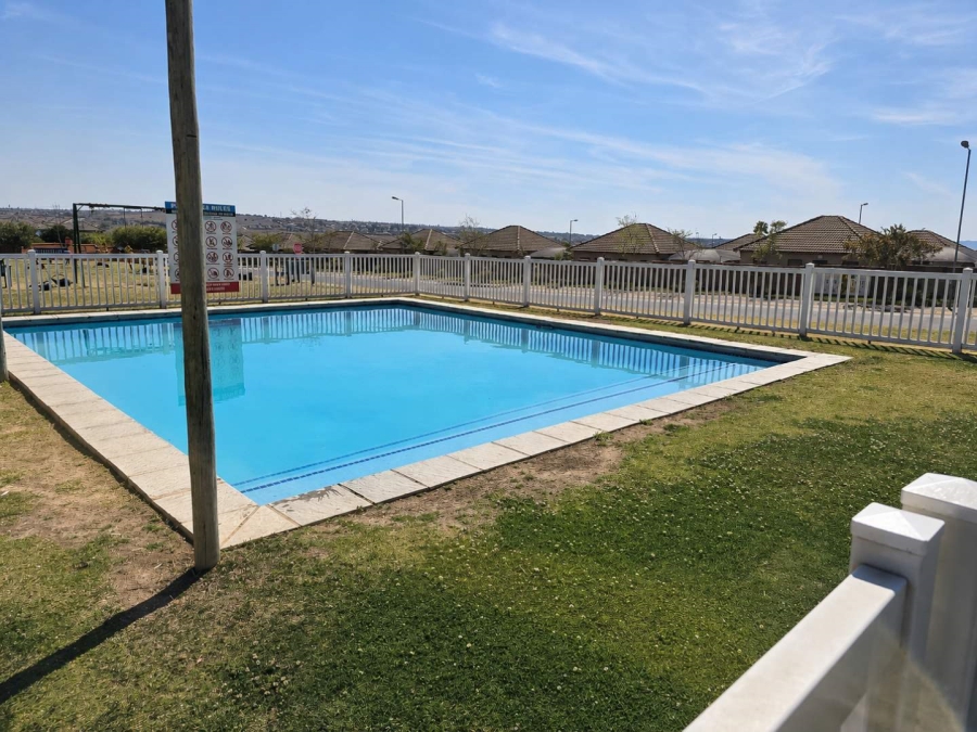 2 Bedroom Property for Sale in The Reeds Gauteng