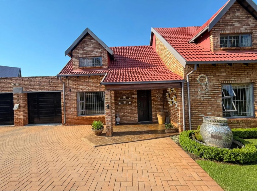 4 Bedroom Property for Sale in Zwartkop Gauteng