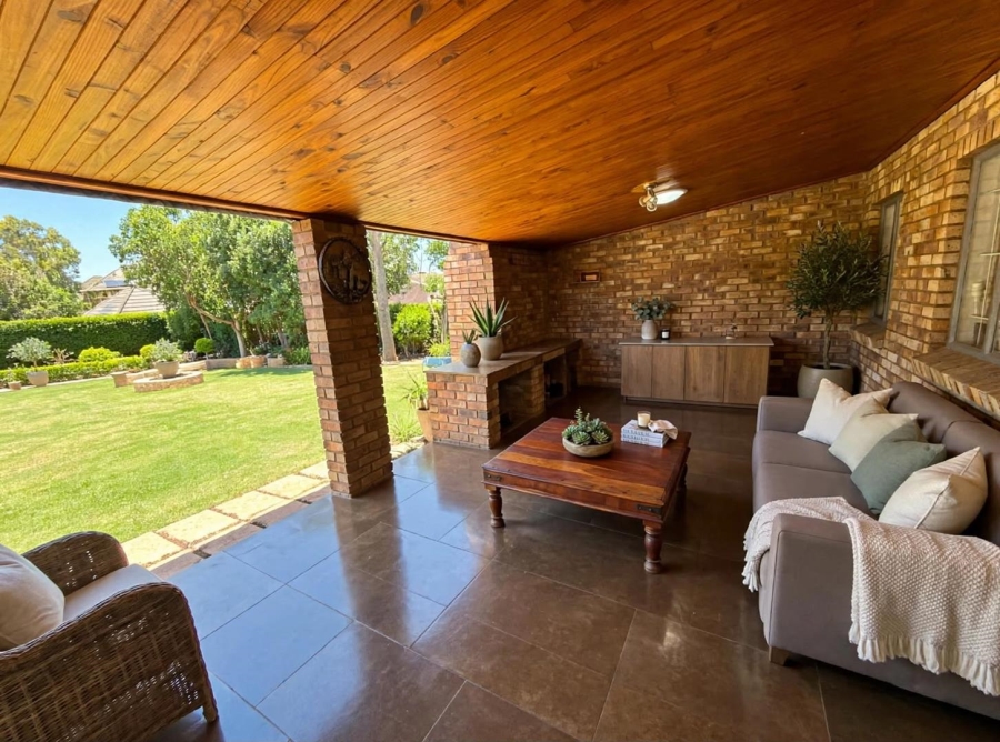 4 Bedroom Property for Sale in Zwartkop Gauteng