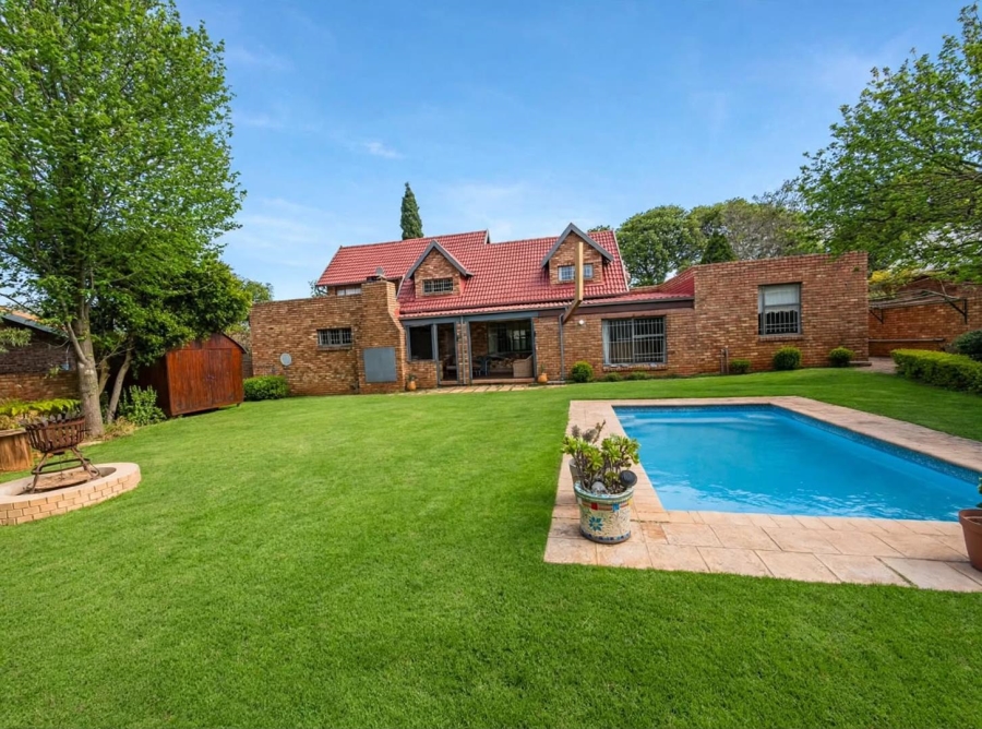 4 Bedroom Property for Sale in Zwartkop Gauteng