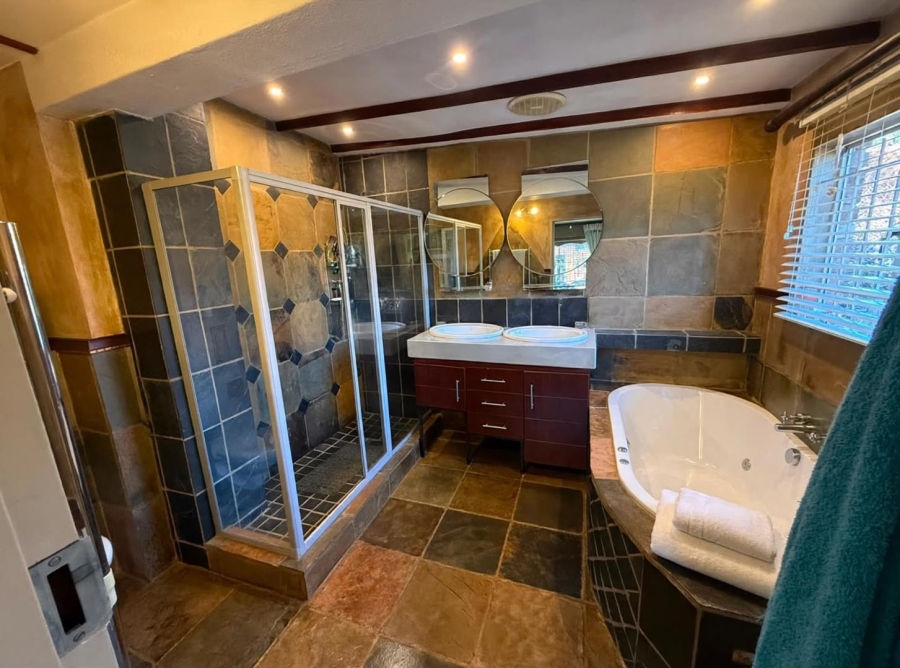4 Bedroom Property for Sale in Zwartkop Gauteng