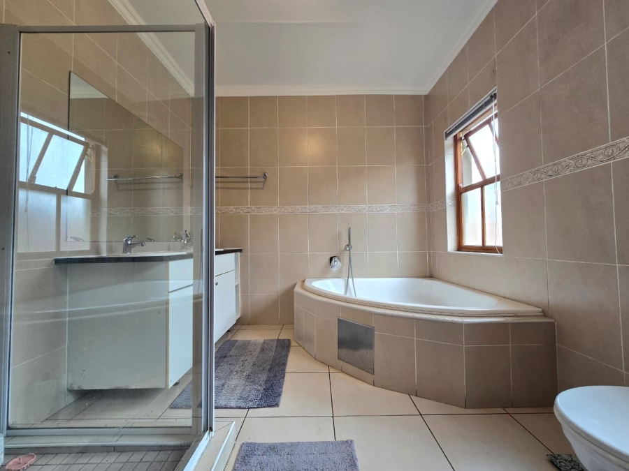3 Bedroom Property for Sale in Alberante Gauteng