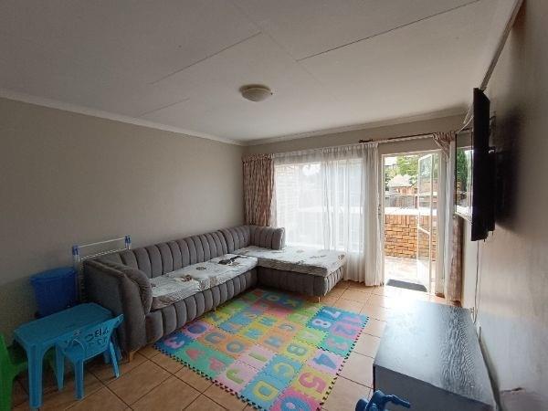 2 Bedroom Property for Sale in Die Hoewes Gauteng