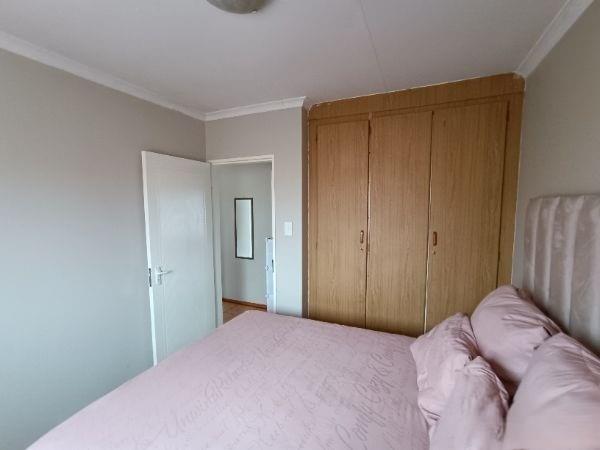 2 Bedroom Property for Sale in Die Hoewes Gauteng