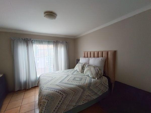2 Bedroom Property for Sale in Die Hoewes Gauteng