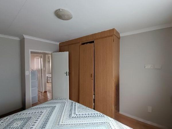 2 Bedroom Property for Sale in Die Hoewes Gauteng