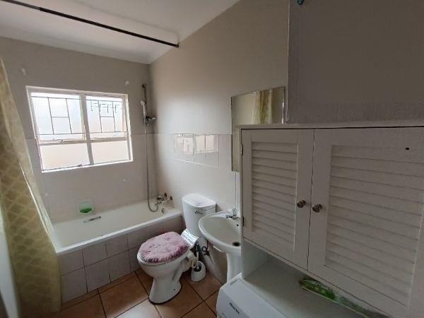 2 Bedroom Property for Sale in Die Hoewes Gauteng