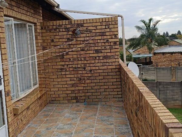 2 Bedroom Property for Sale in Die Hoewes Gauteng
