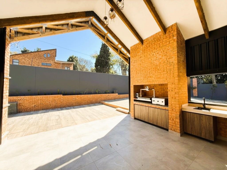 4 Bedroom Property for Sale in Atholl Gauteng