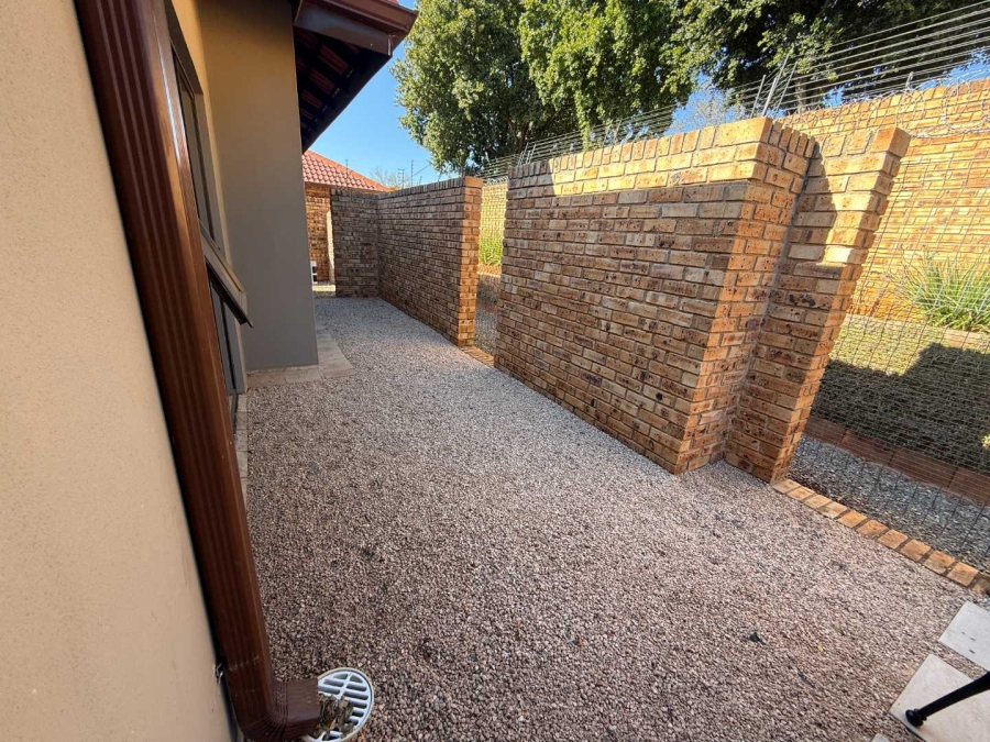 To Let 4 Bedroom Property for Rent in Allens Nek Gauteng