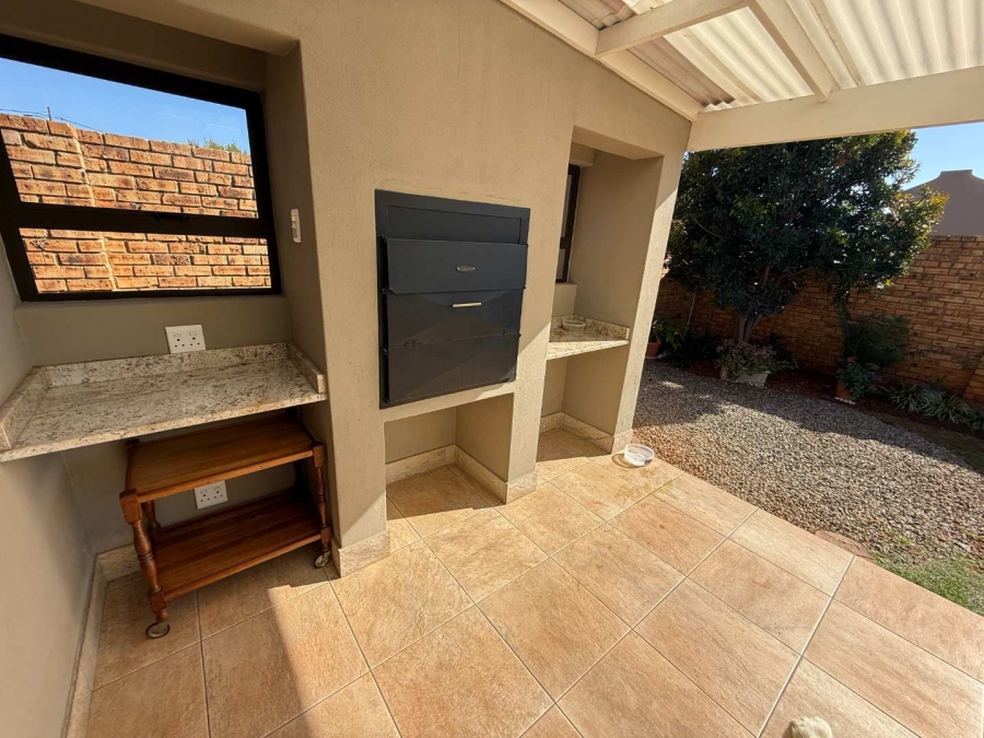 To Let 4 Bedroom Property for Rent in Allens Nek Gauteng