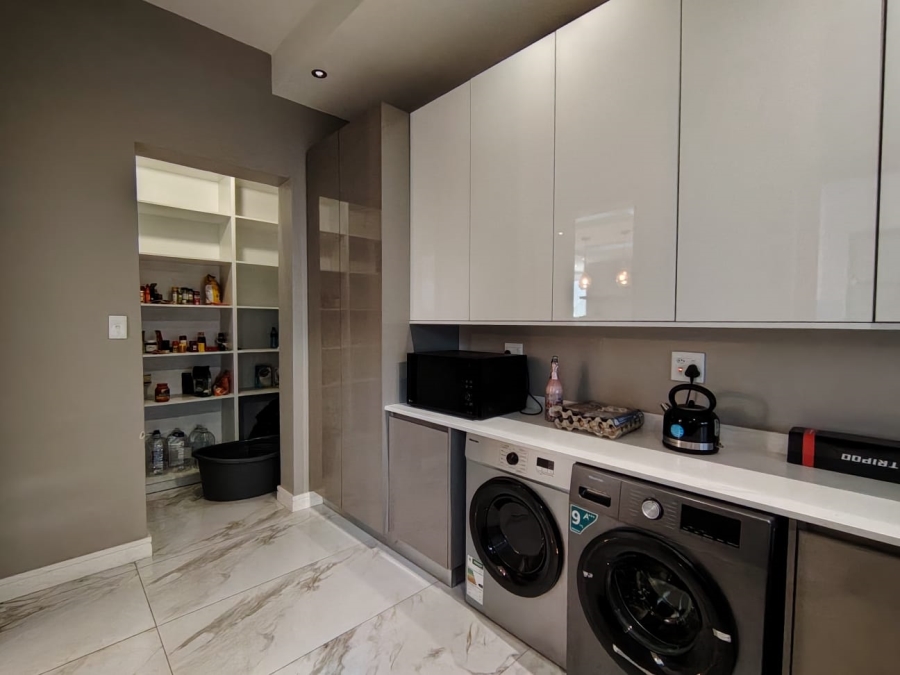 To Let 4 Bedroom Property for Rent in Helderfontein Estate Gauteng