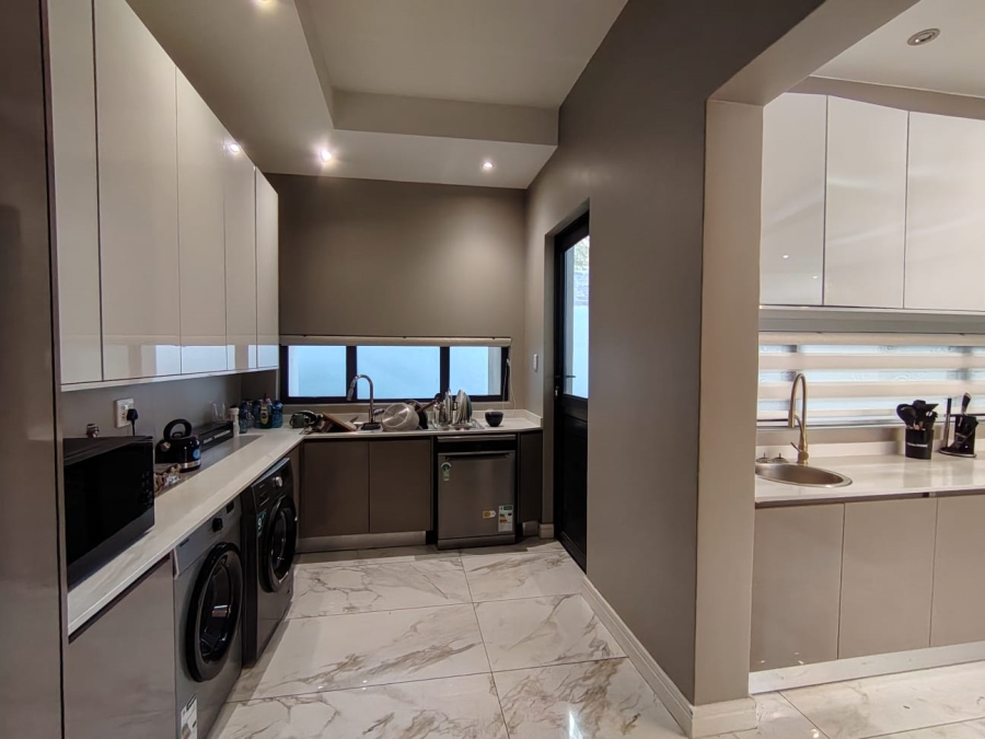 To Let 4 Bedroom Property for Rent in Helderfontein Estate Gauteng