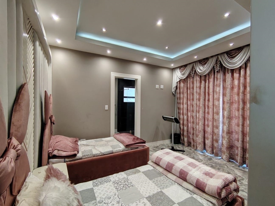 To Let 4 Bedroom Property for Rent in Helderfontein Estate Gauteng