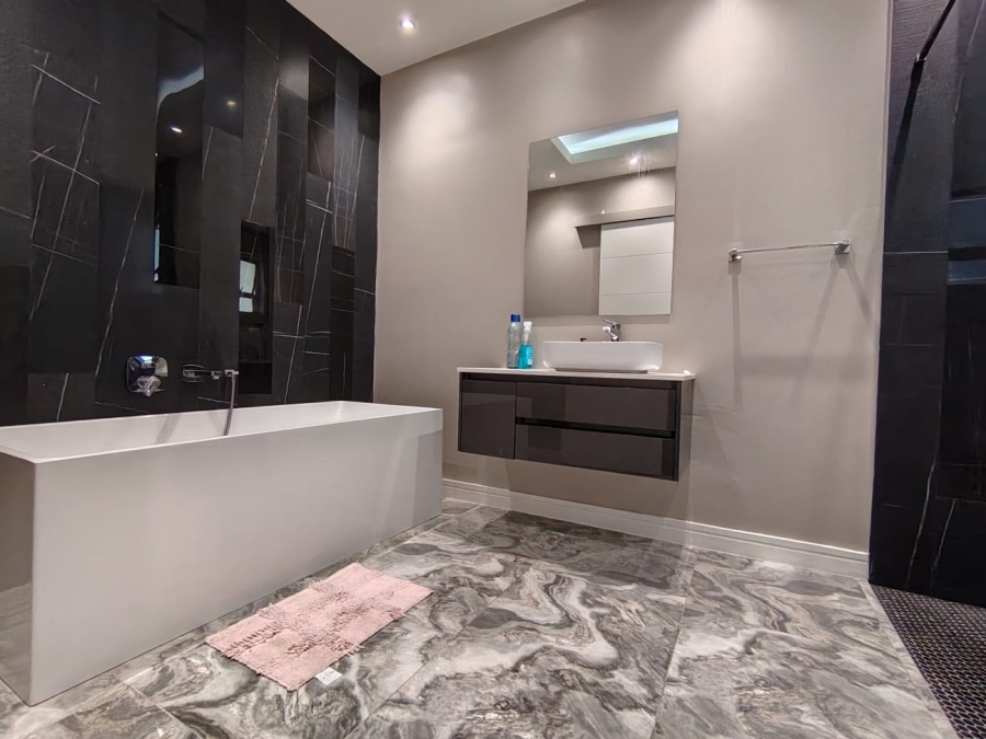 To Let 4 Bedroom Property for Rent in Helderfontein Estate Gauteng