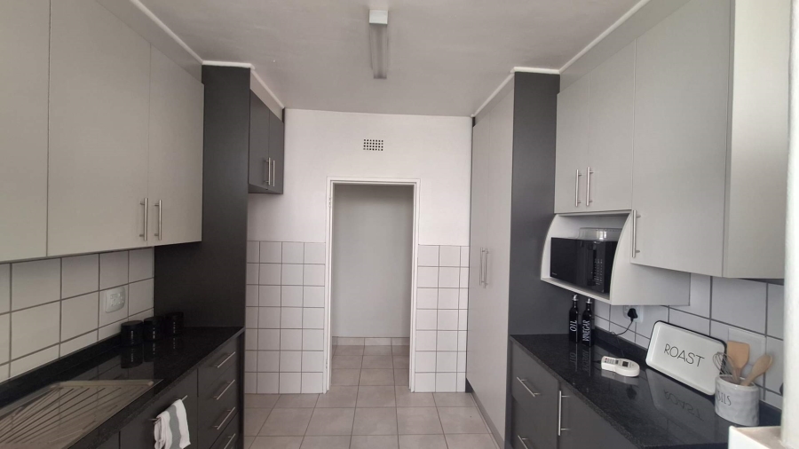 To Let 2 Bedroom Property for Rent in Constantia Kloof Gauteng