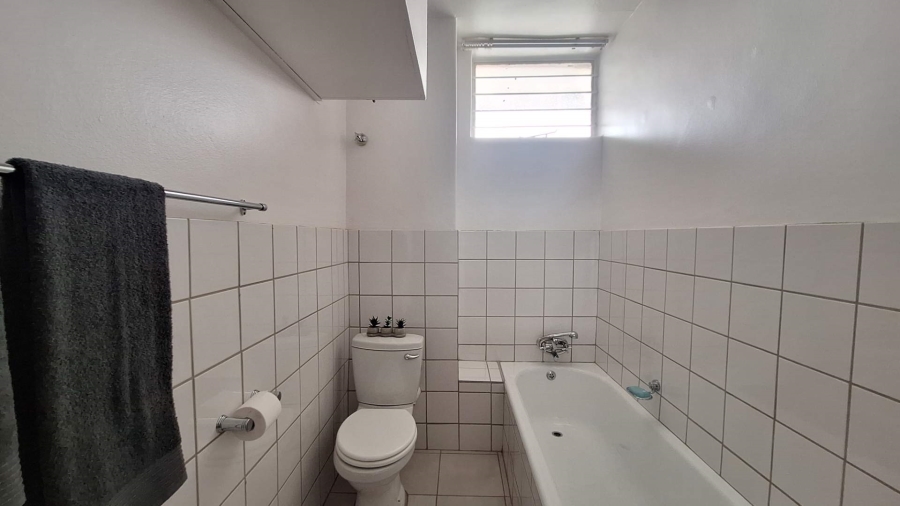 To Let 2 Bedroom Property for Rent in Constantia Kloof Gauteng