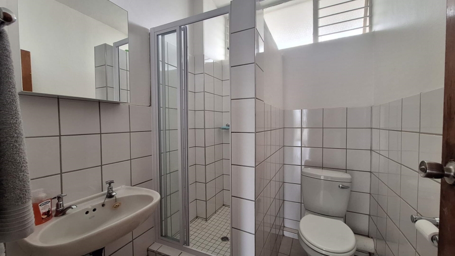 To Let 2 Bedroom Property for Rent in Constantia Kloof Gauteng
