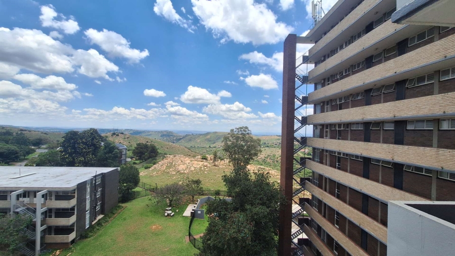 To Let 2 Bedroom Property for Rent in Constantia Kloof Gauteng