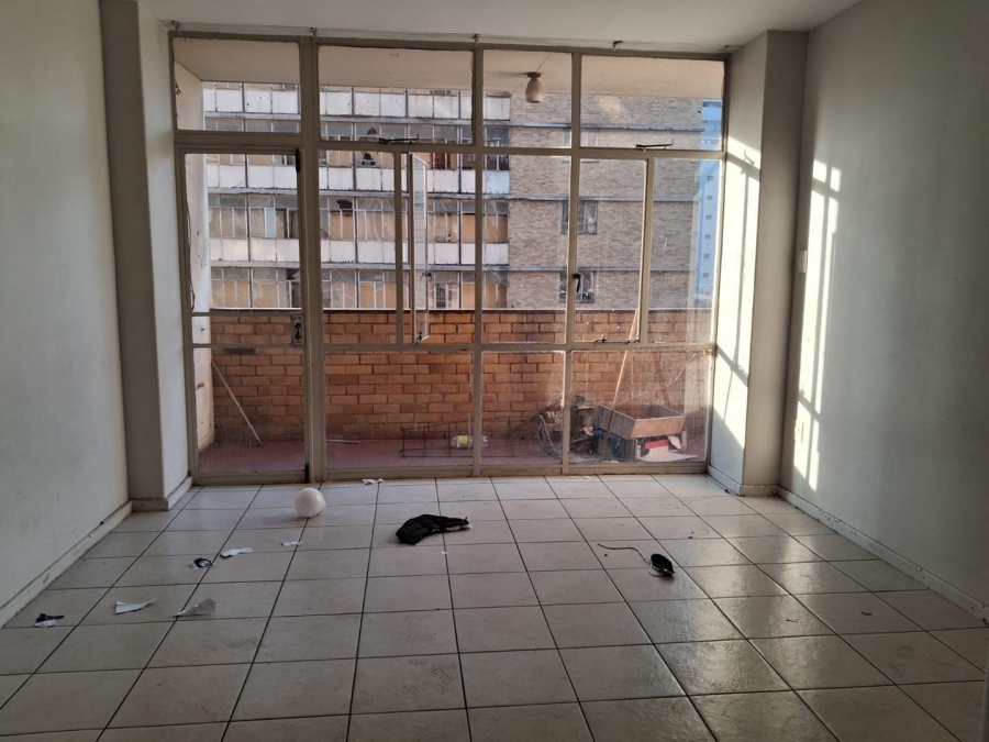 1 Bedroom Property for Sale in Hillbrow Gauteng