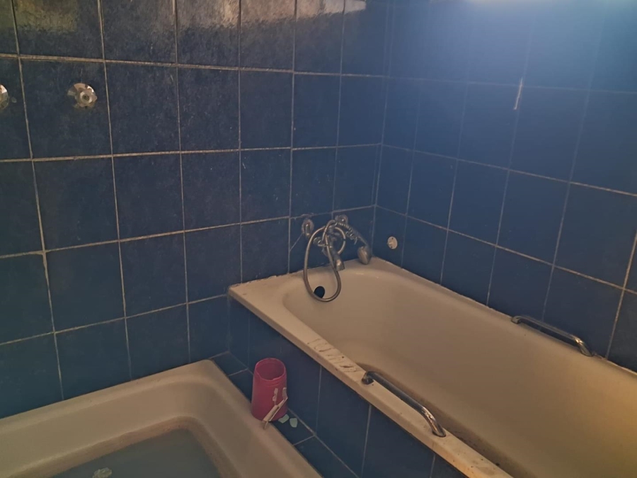 1 Bedroom Property for Sale in Hillbrow Gauteng