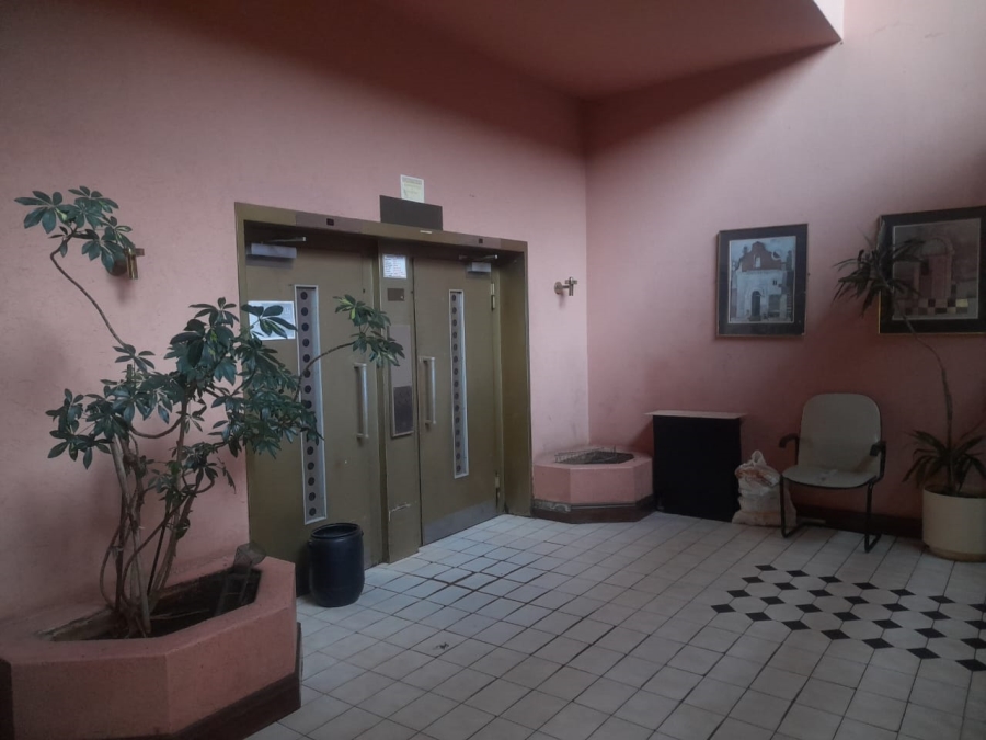 1 Bedroom Property for Sale in Hillbrow Gauteng