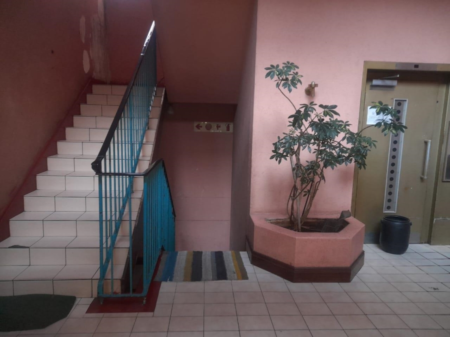 1 Bedroom Property for Sale in Hillbrow Gauteng