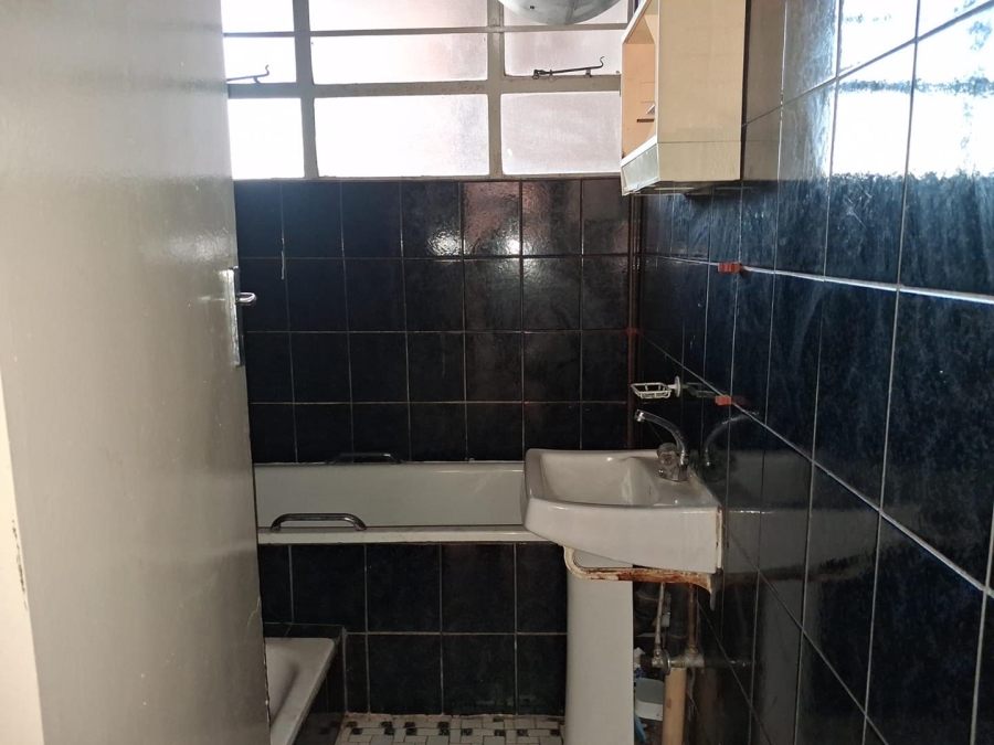 1 Bedroom Property for Sale in Hillbrow Gauteng