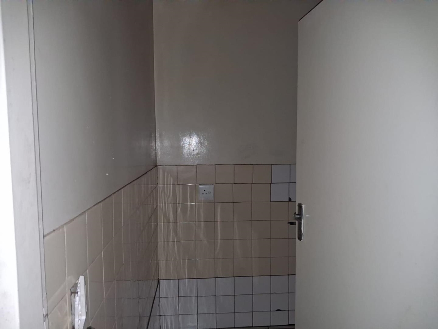 1 Bedroom Property for Sale in Hillbrow Gauteng